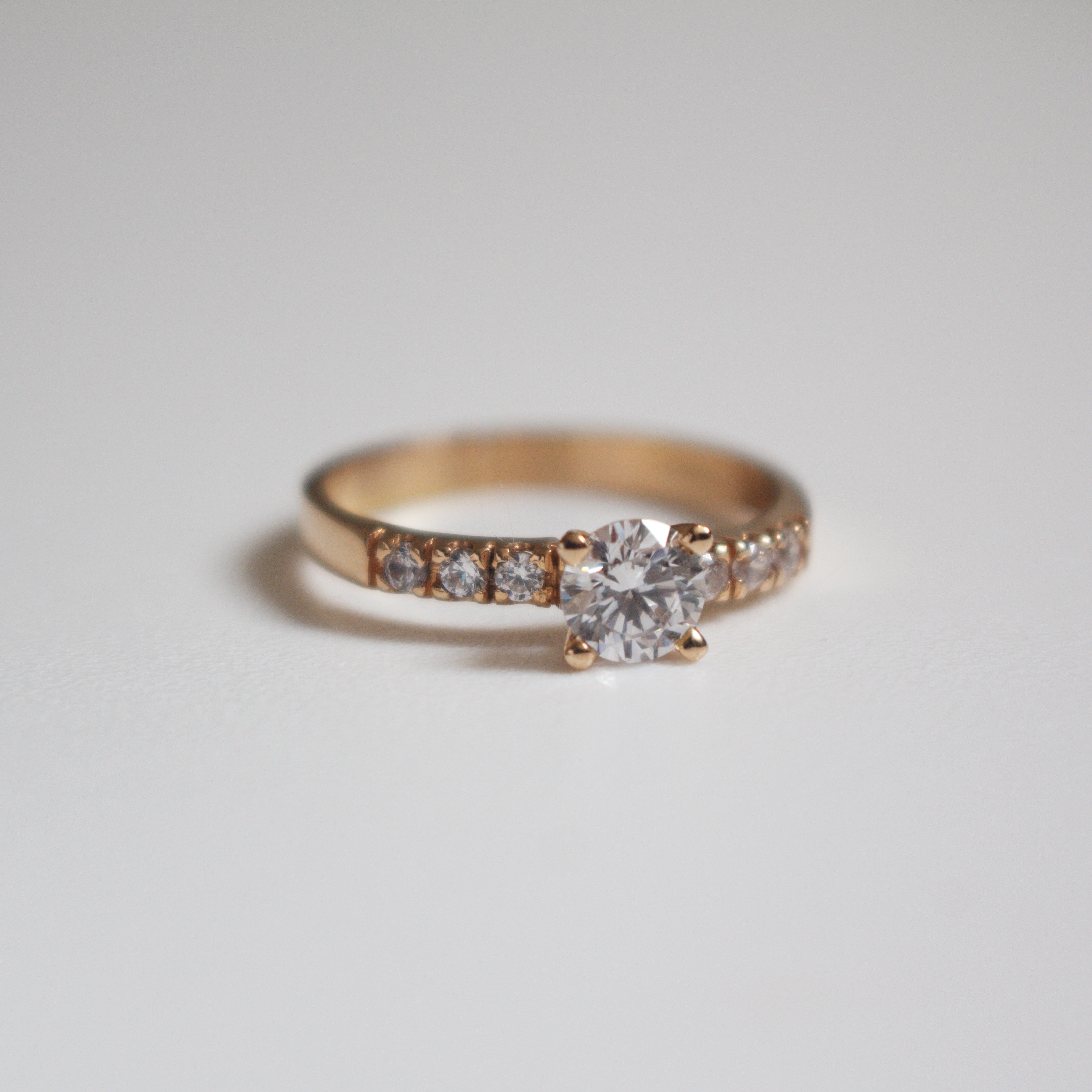 Anillo de Compromiso Elisya en Oro 18k