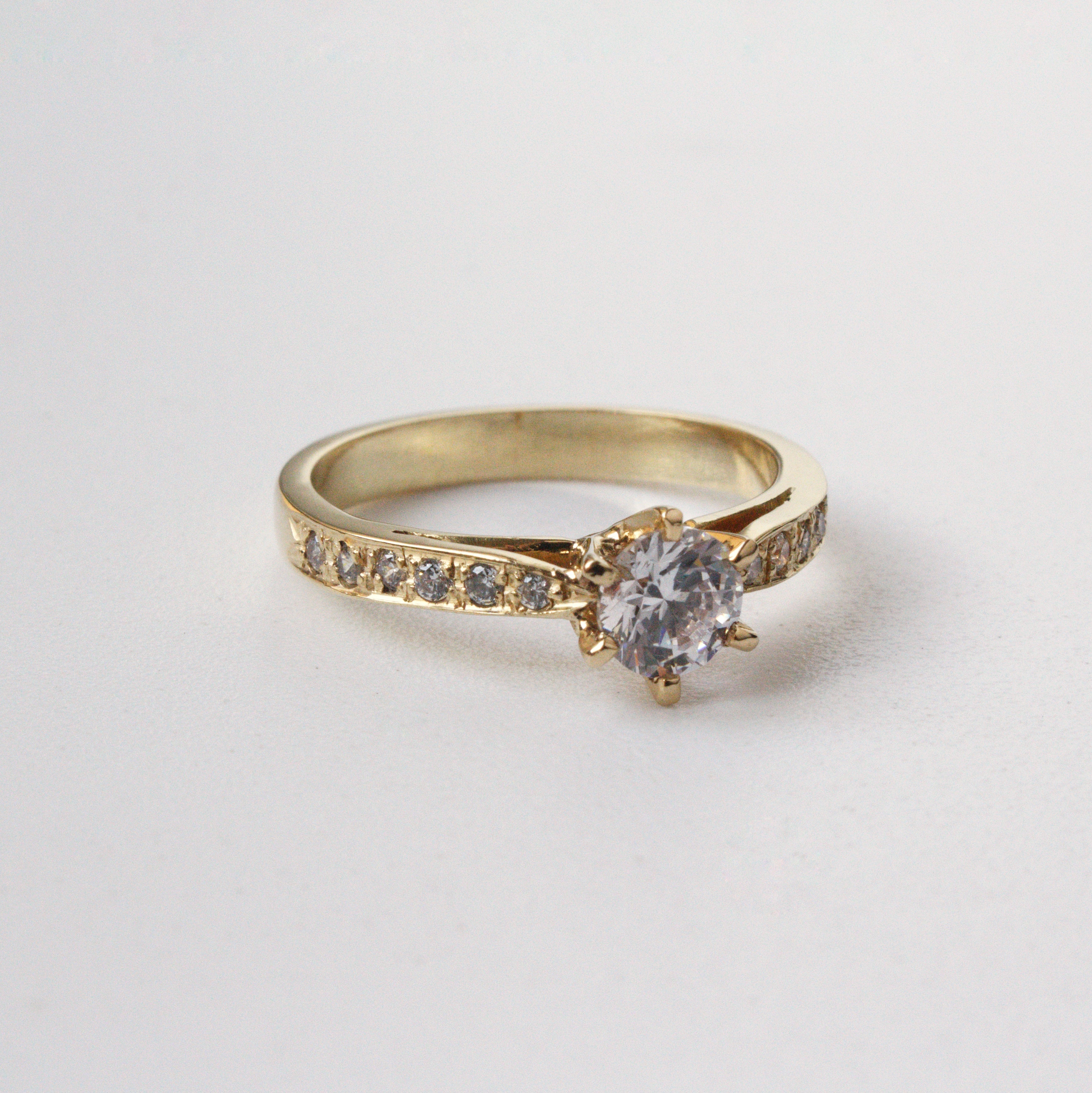 Anillo de Compromiso Eterno en Oro 18k