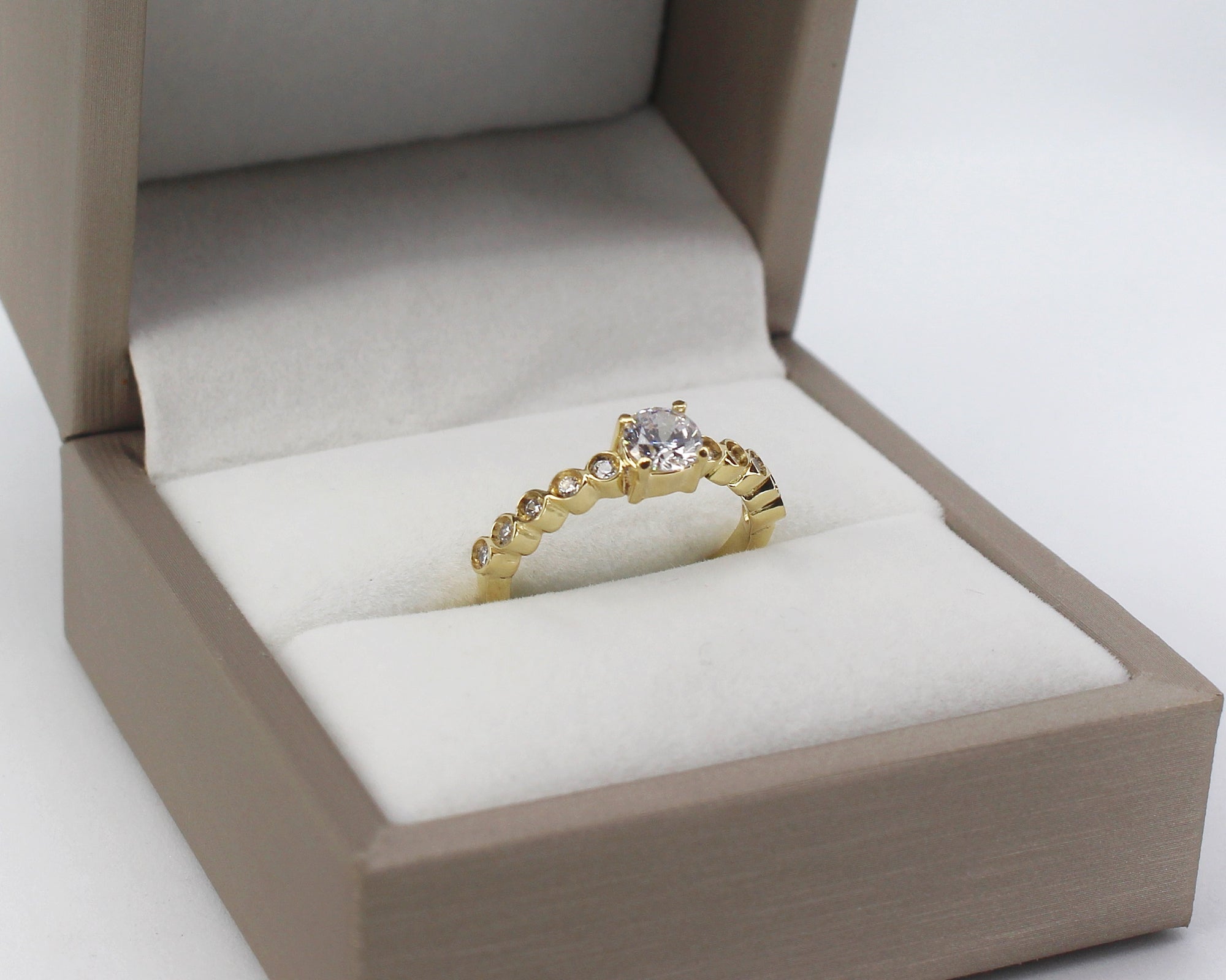 Anillo de Compromiso Aurora en Oro 18k