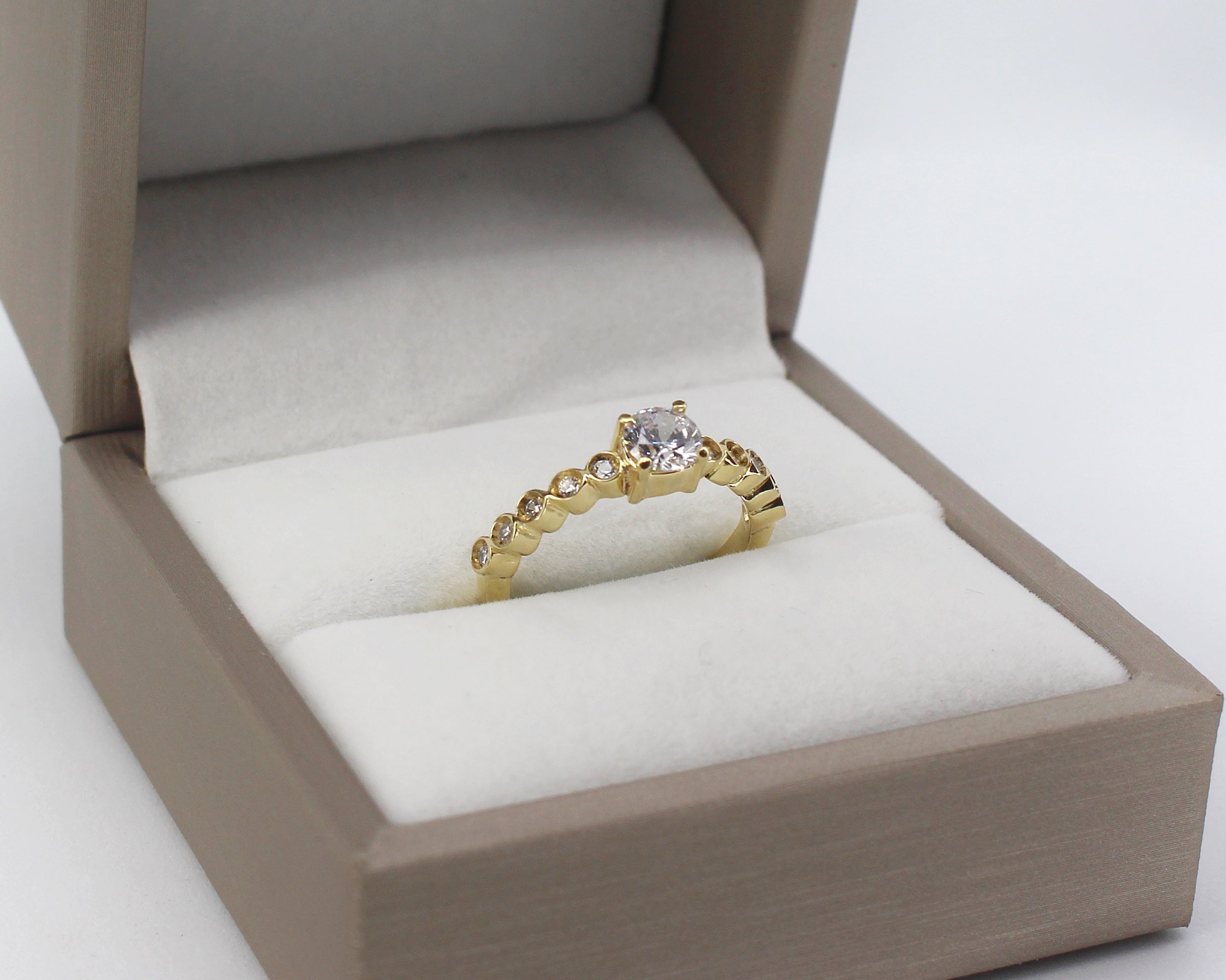 Anillo de Compromiso Aurora en Oro 18k
