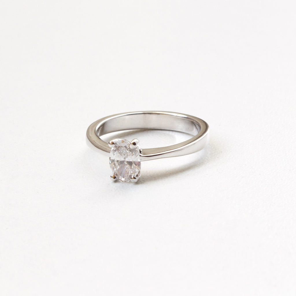 Anillo de Compromiso Oval Diamante de Laboratorio IGI 0.50ct en Oro 18k