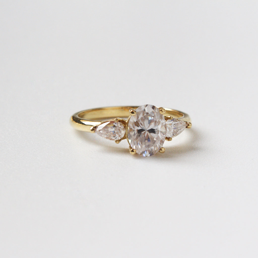 Anillo de Compromiso Oval 2 en Oro 18k