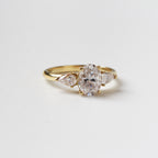 Anillo de Compromiso Oval 2 en Oro 18k