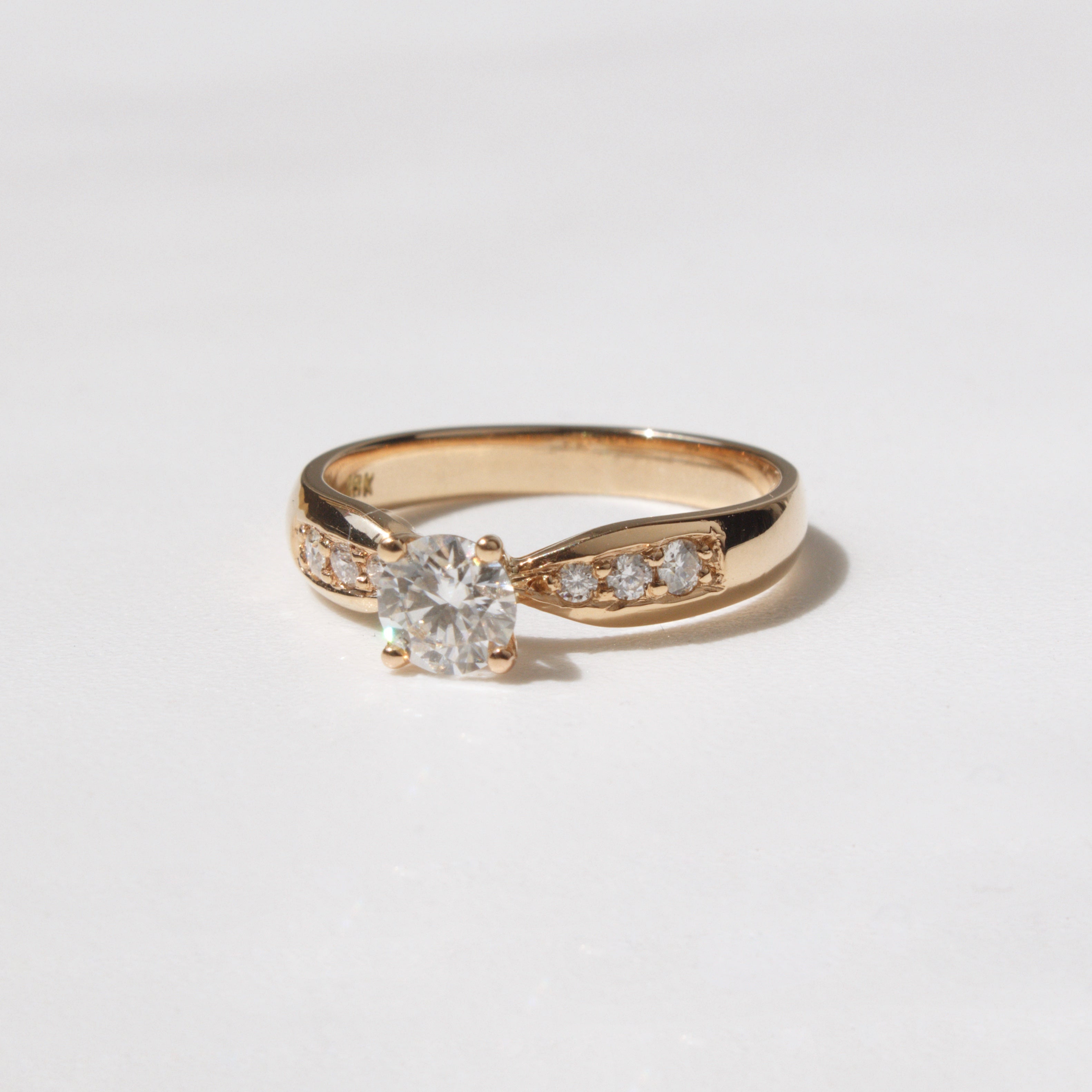 Anillo de Compromiso Nia en Oro 18k