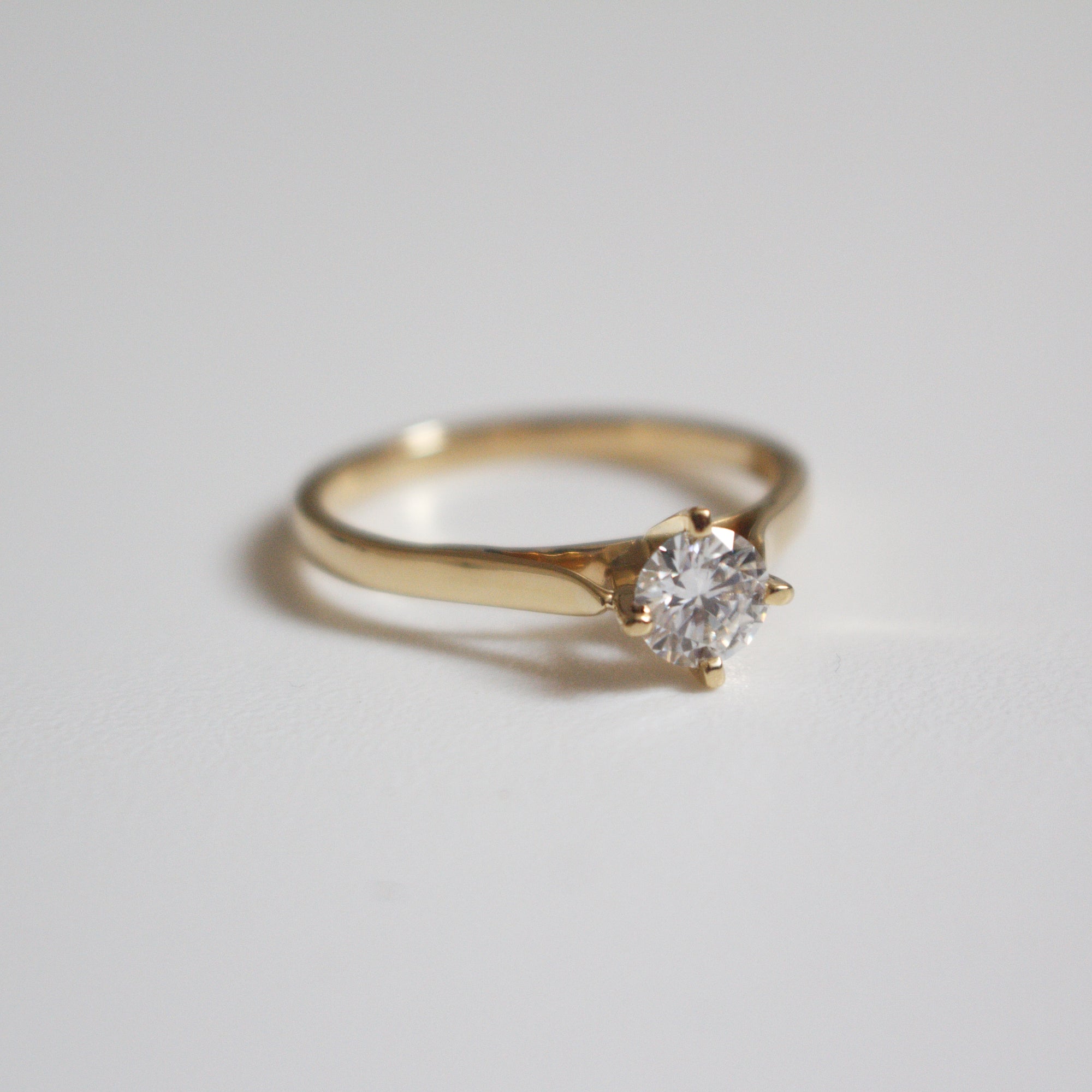 Anillo de Compromiso Isabella en Oro 18k