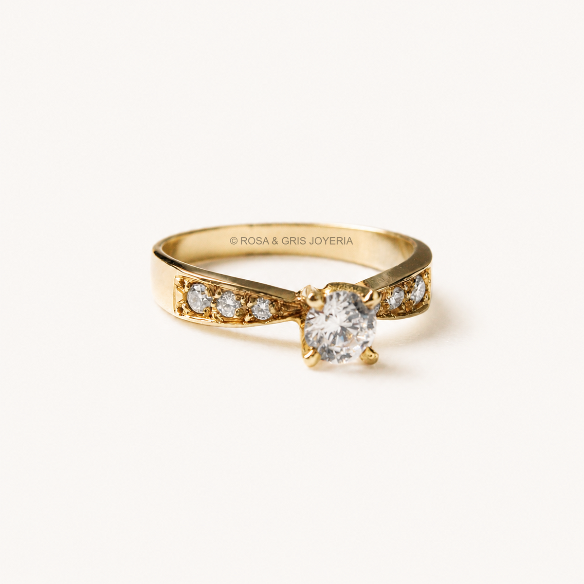 Anillo de Compromiso Nia en Oro 18k