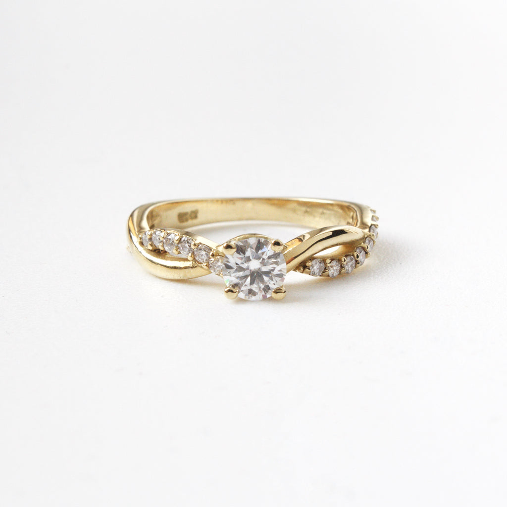 Anillo de Compromiso Infinito en Oro 18k