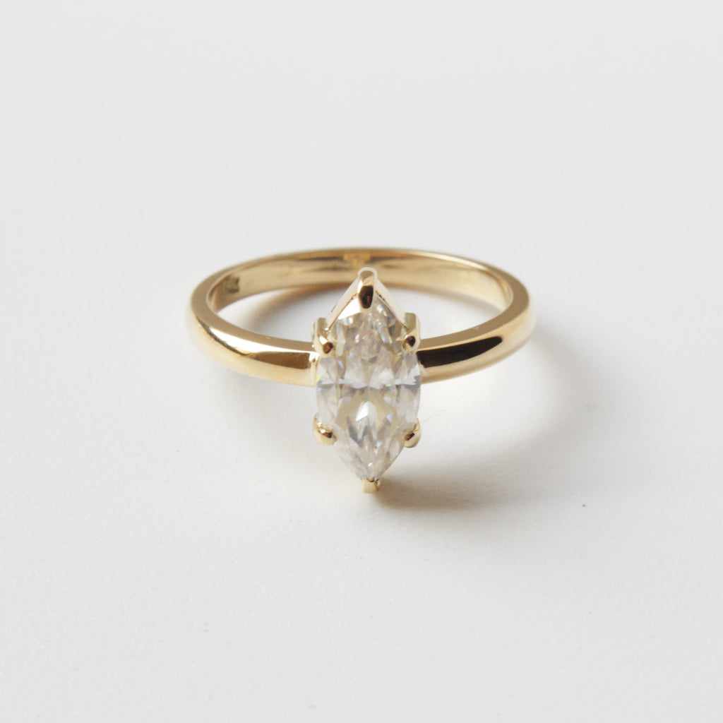 Anillo de Compromiso Marquesa en Oro 18k