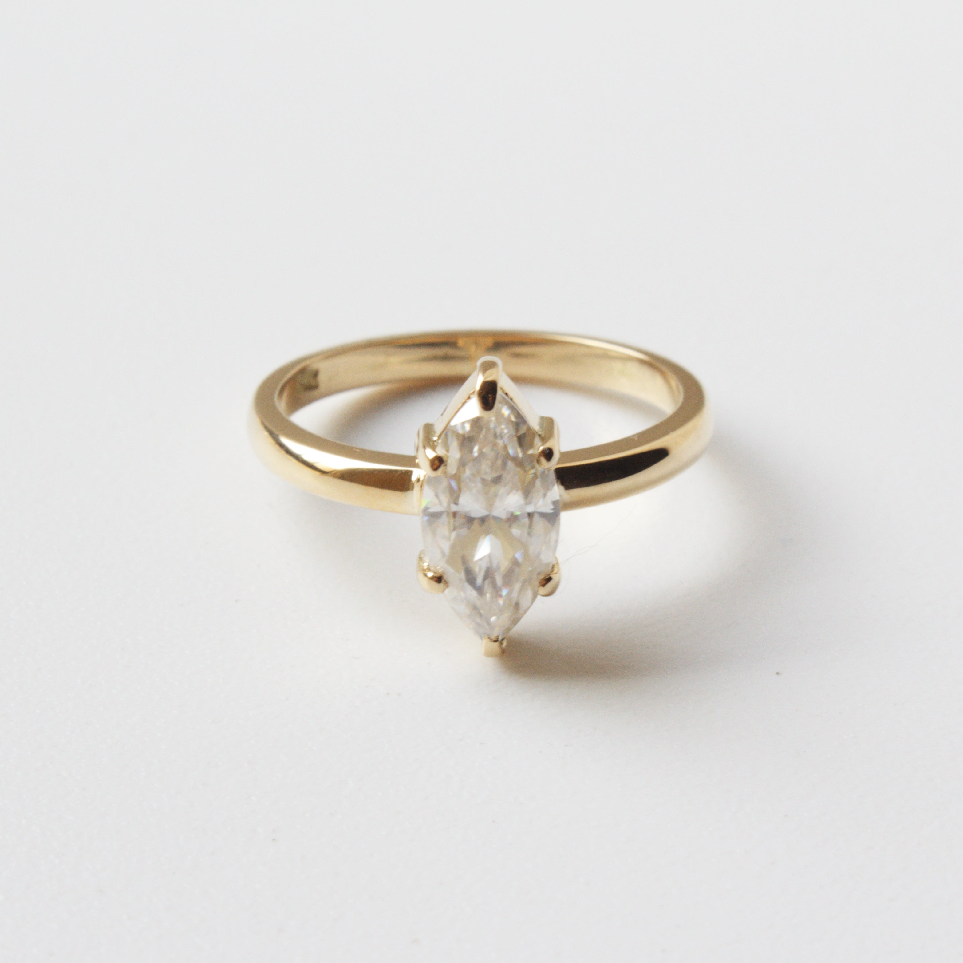 Anillo de Compromiso Marquesa en Oro 18k