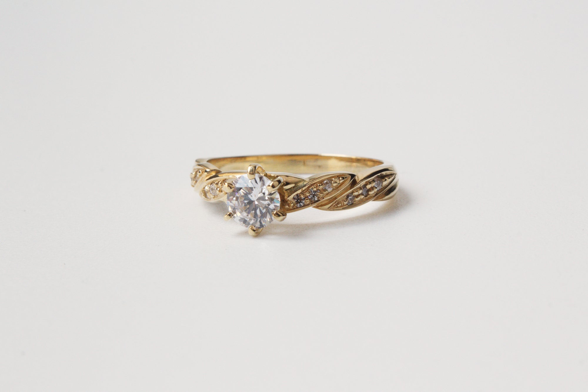 Anillo de Compromiso Infinity en Oro 18k