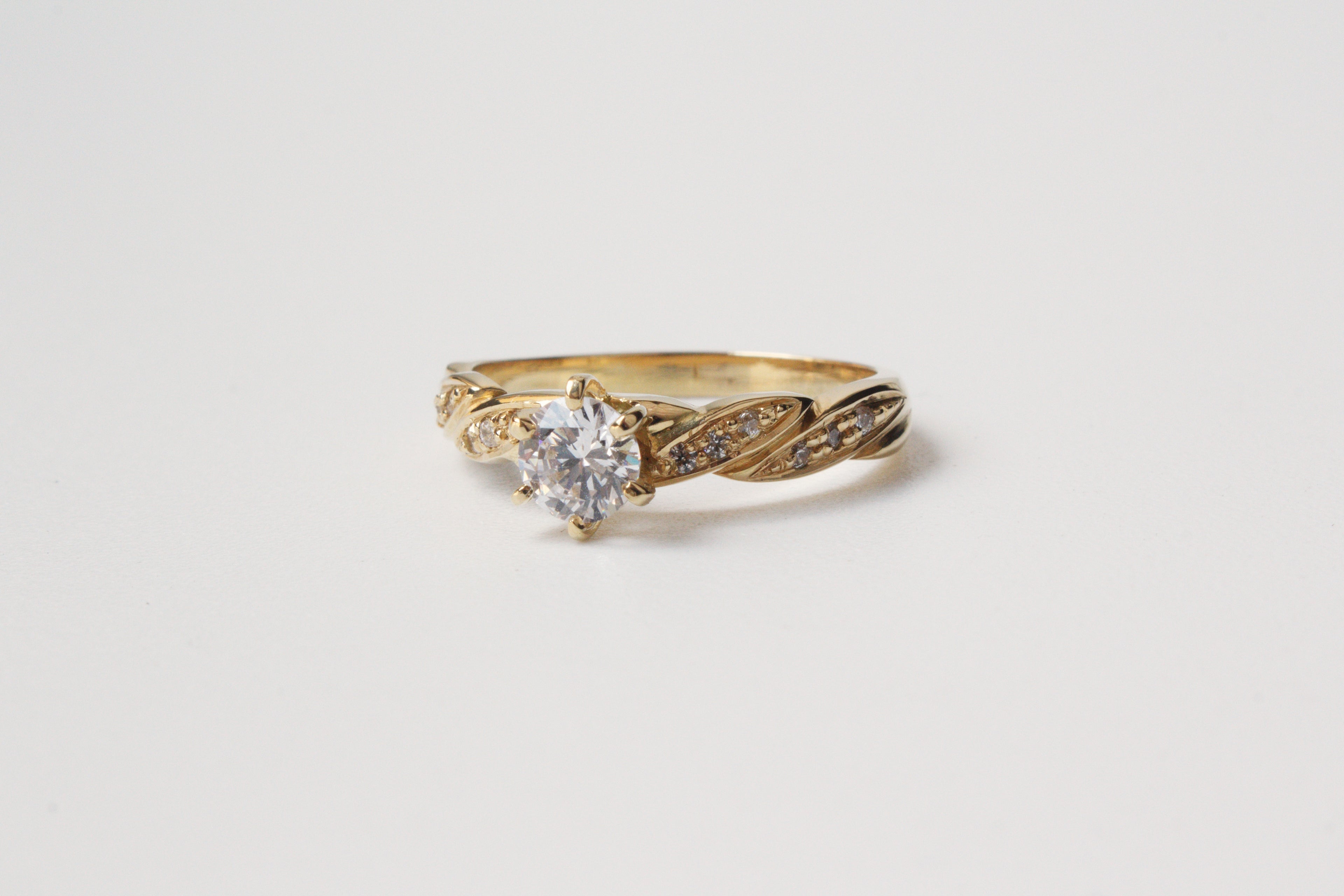 Anillo de Compromiso Infinity en Oro 18k