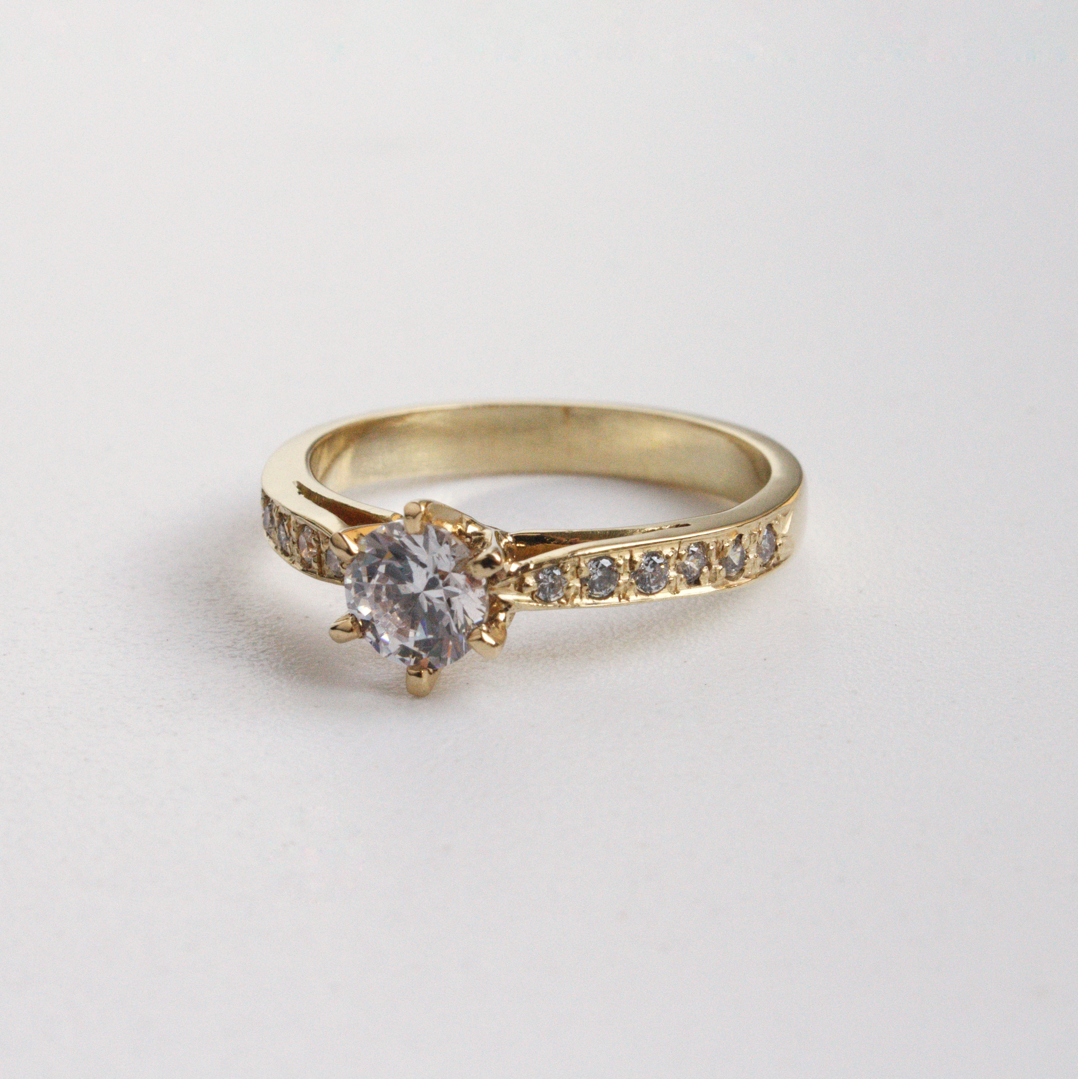 Anillo de Compromiso Eterno en Oro 18k
