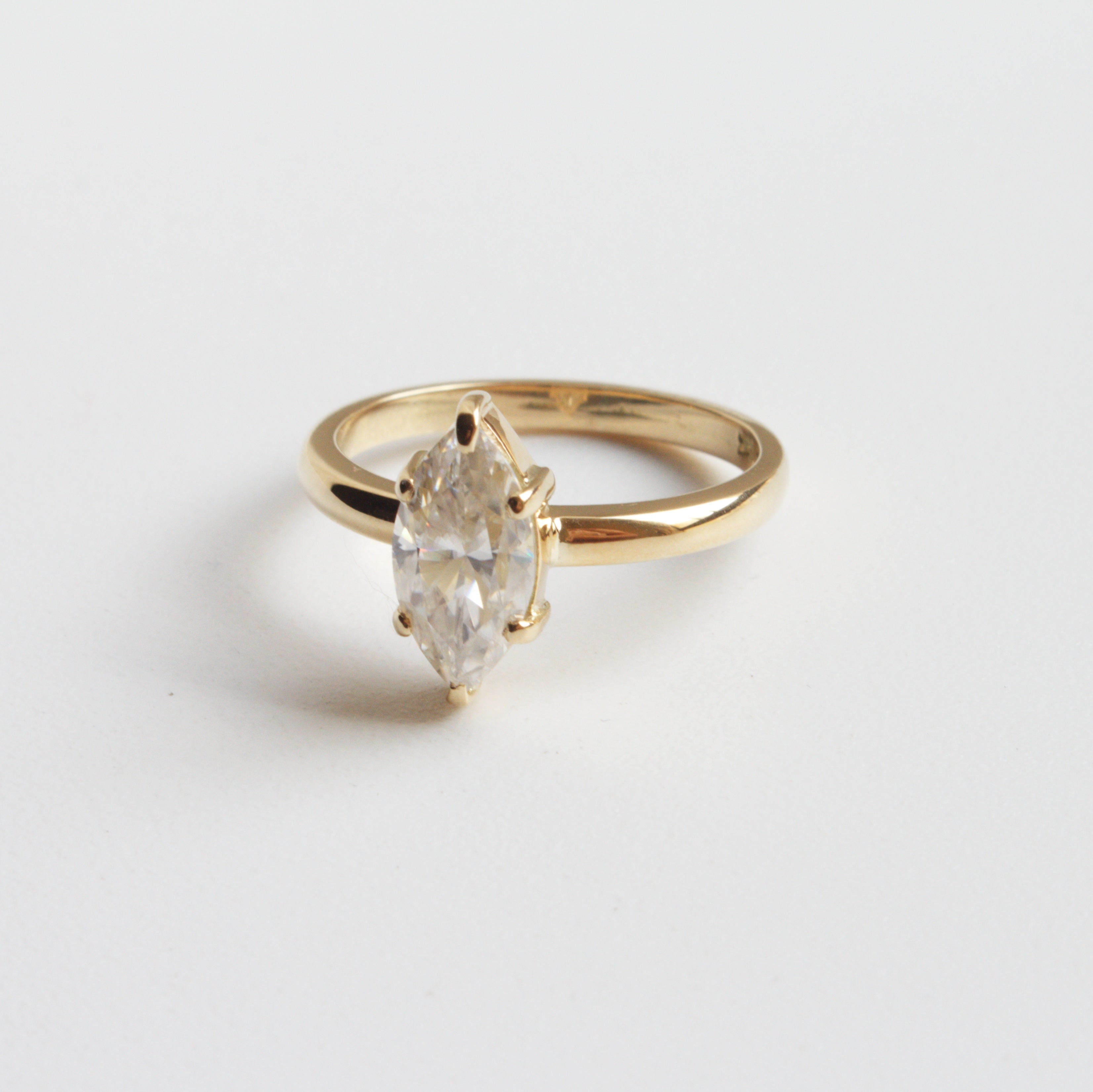 Anillo de Compromiso Marquesa en Oro 18k