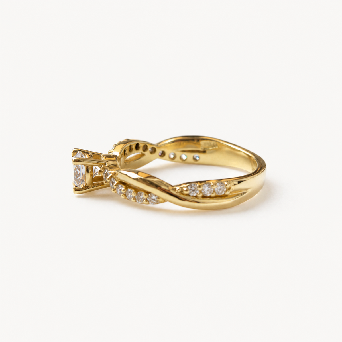 Anillo de Compromiso Infinito en Oro 18k