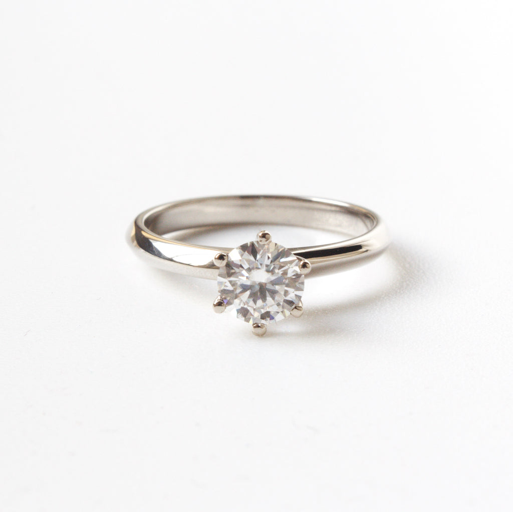 Anillo de Compromiso Elara en Oro 18k