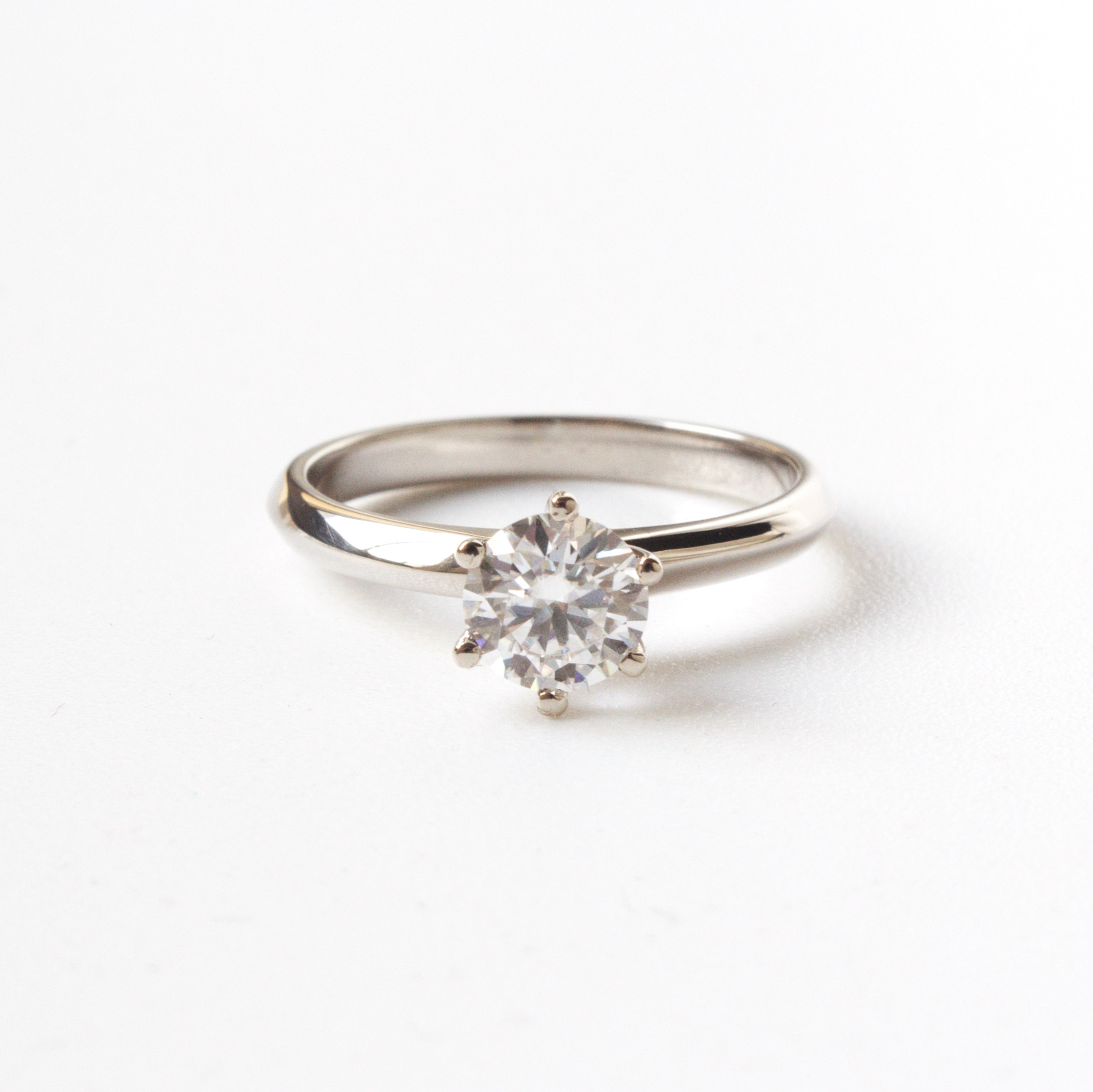 Anillo de Compromiso Elara en Oro 18k