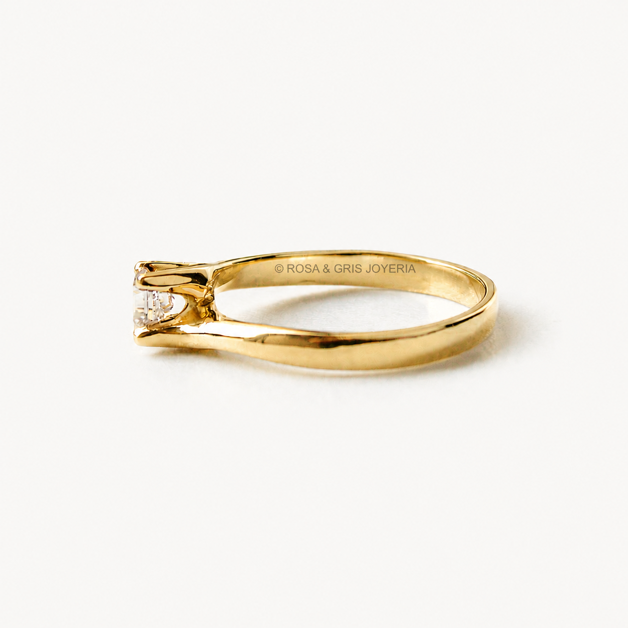 Anillo de Compromiso Andrea en Oro 18k