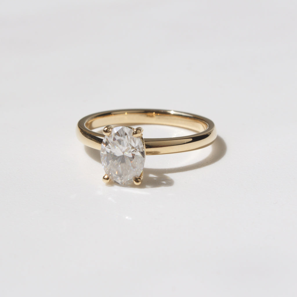 Anillo de Compromiso Oval en Oro 18k