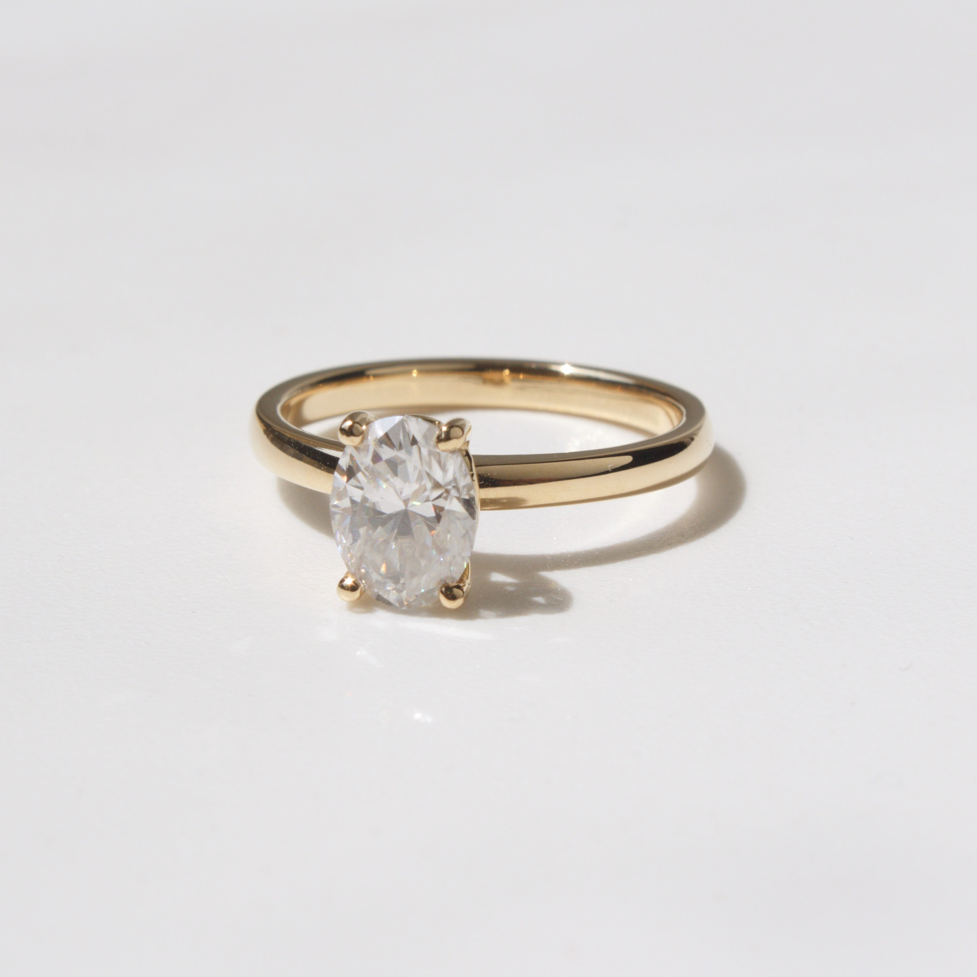 Anillo de Compromiso Oval en Oro 18k