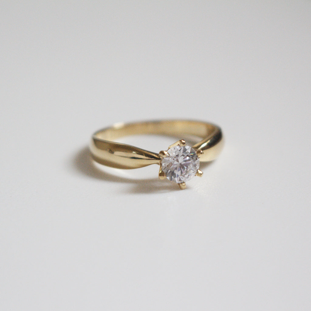 Anillo de Compromiso Bela en Oro 18k