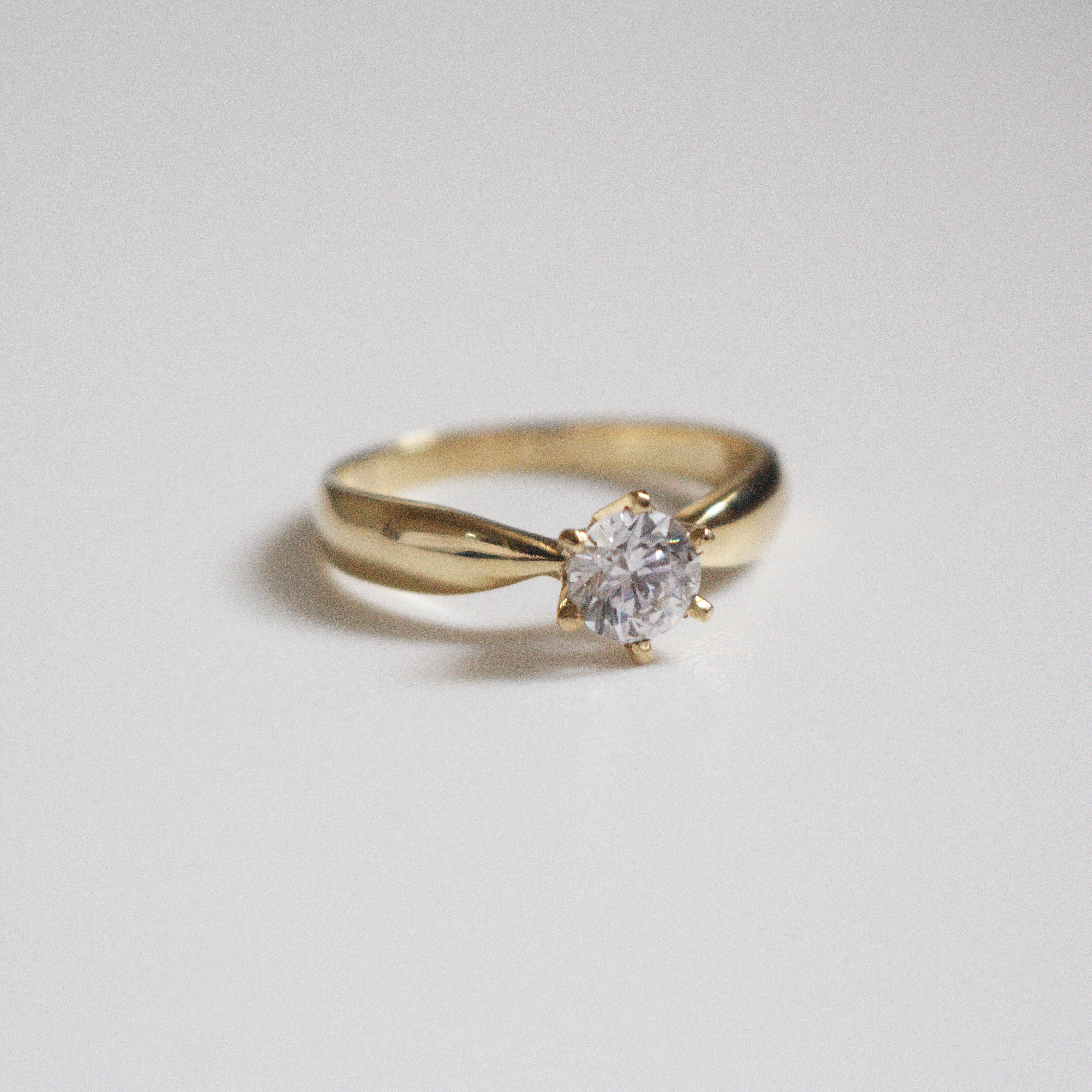 Anillo de Compromiso Bela en Oro 18k