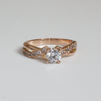 Anillo de Compromiso Entrelazada en Oro 18k