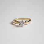 Anillo de Compromiso Bela en Oro 18k