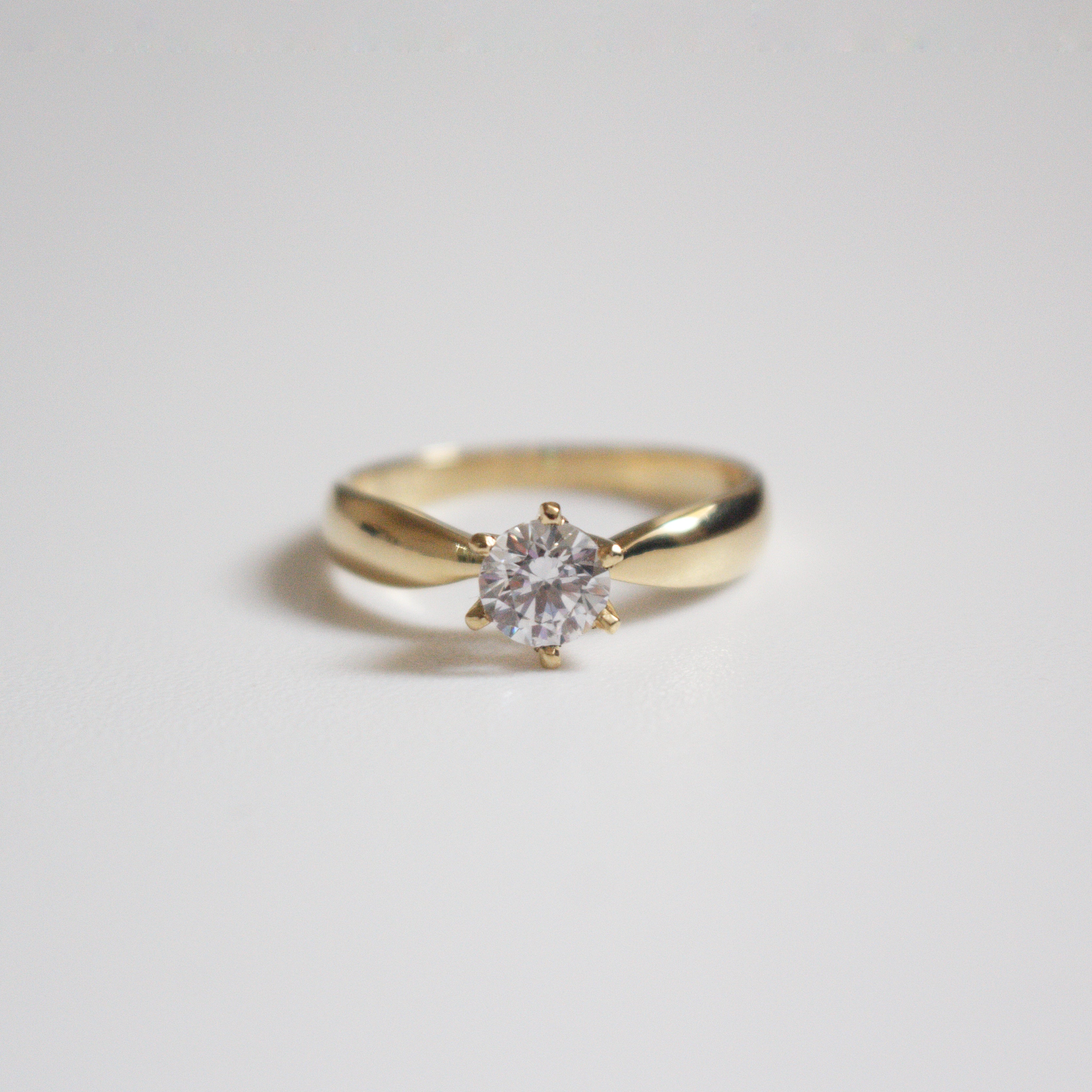 Anillo de Compromiso Bela en Oro 18k