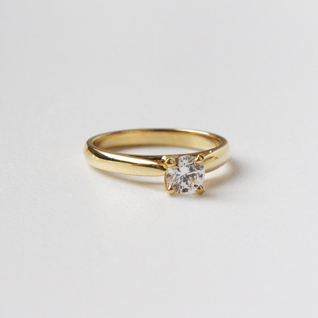 Anillo de Compromiso Clásico en Oro 18k