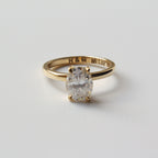 Anillo de Compromiso Oval en Oro 18k