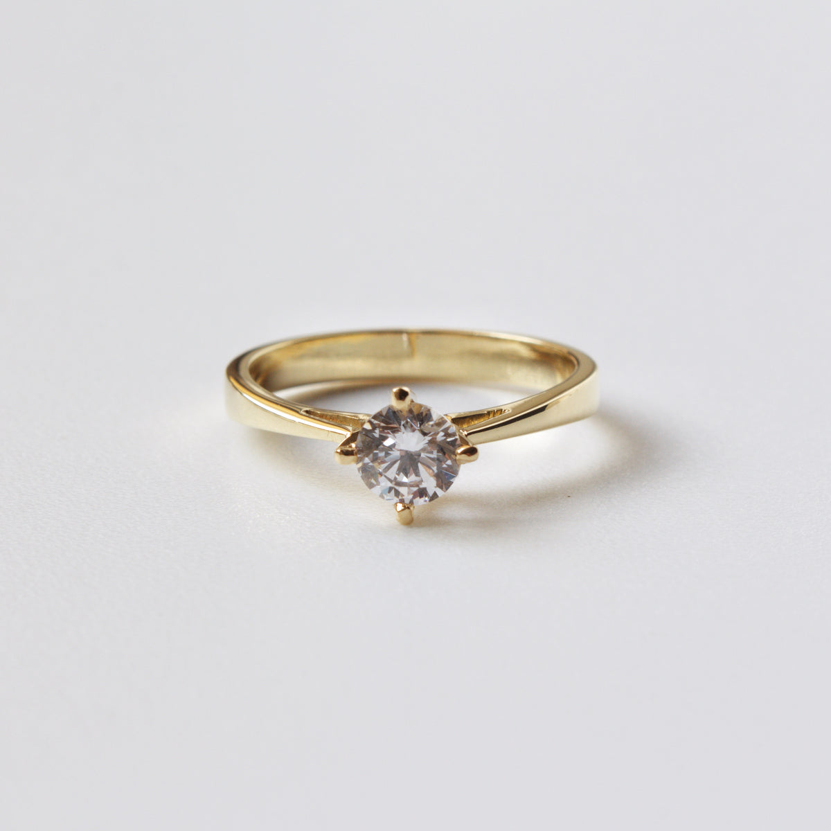 Anillo de Compromiso Isa en Oro 18k