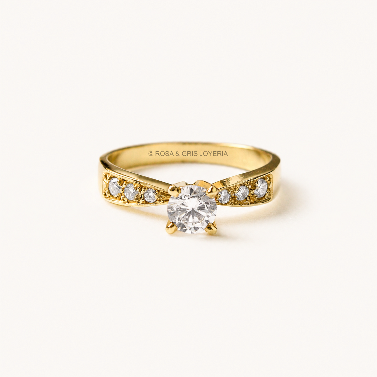Anillo de Compromiso Nia en Oro 18k