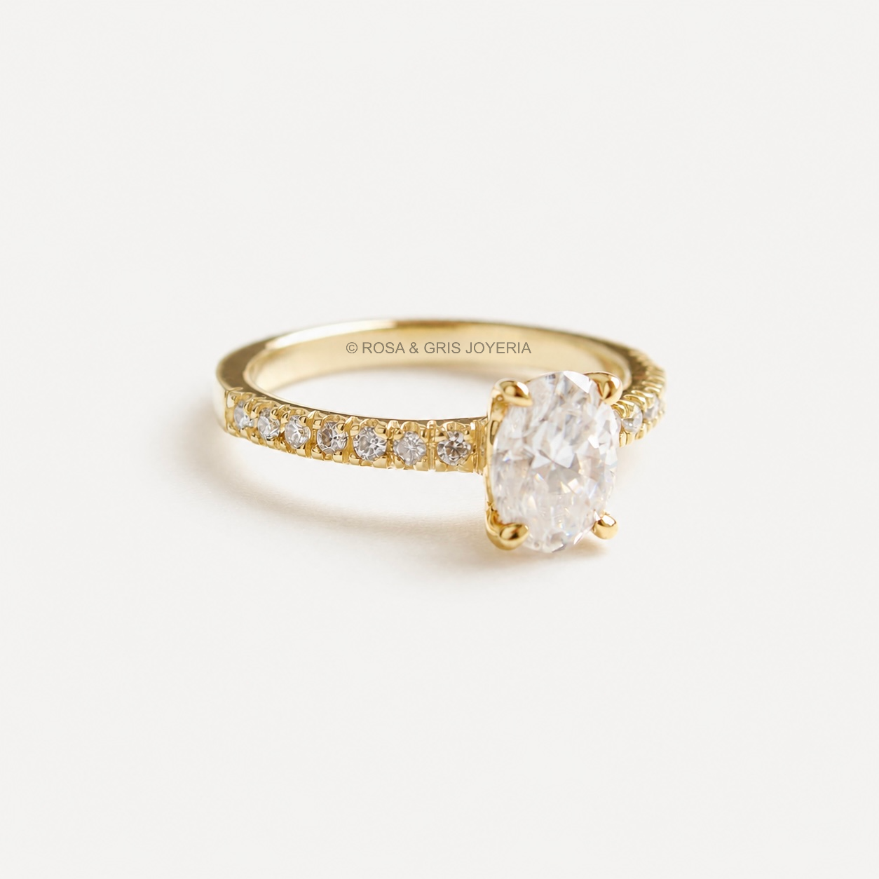 Anillo de Compromiso Oval 2 en Oro 18k