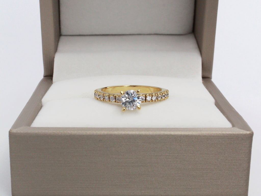Anillo de Compromiso Annie en Oro 18k