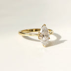 Anillo de Compromiso Marquise Slim en Oro 18k