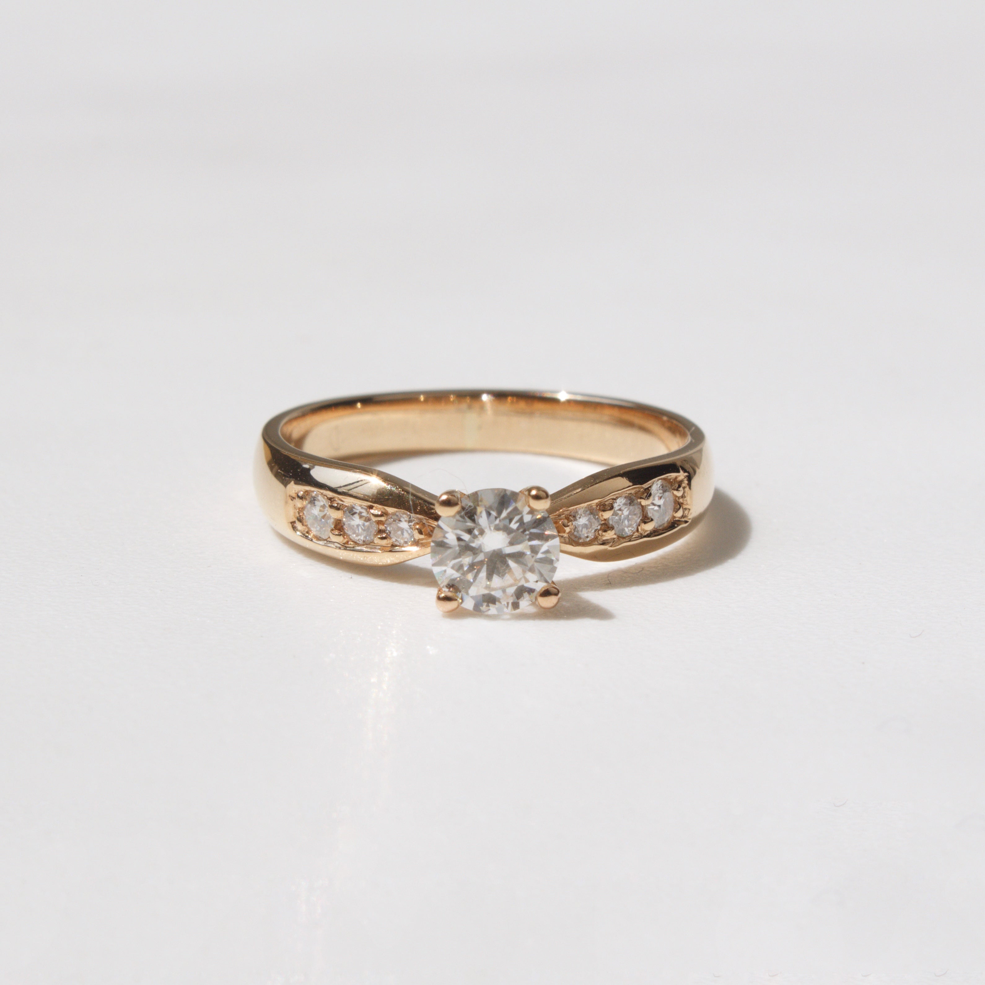 Anillo de Compromiso Nia en Oro 18k