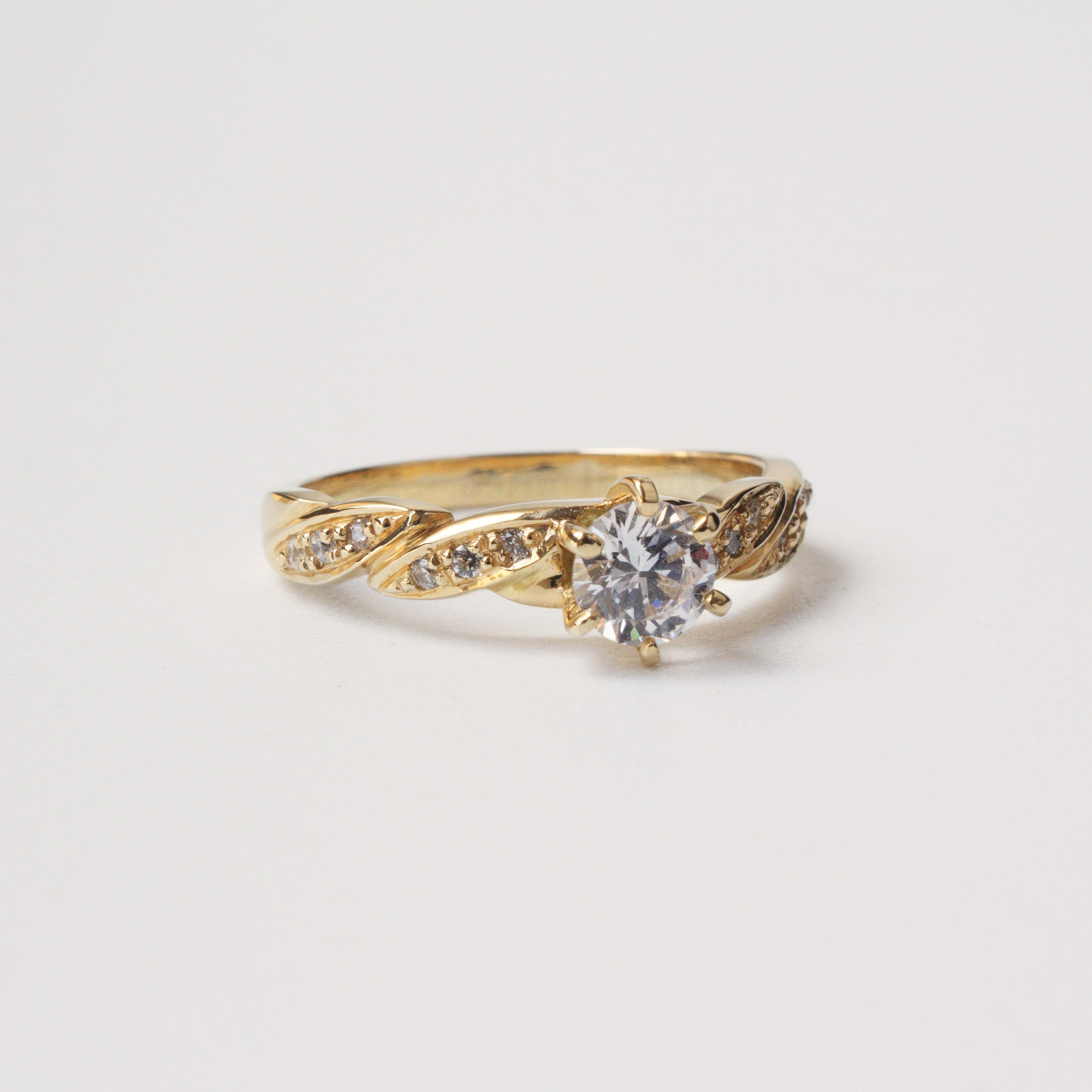 Anillo de Compromiso Infinity en Oro 18k
