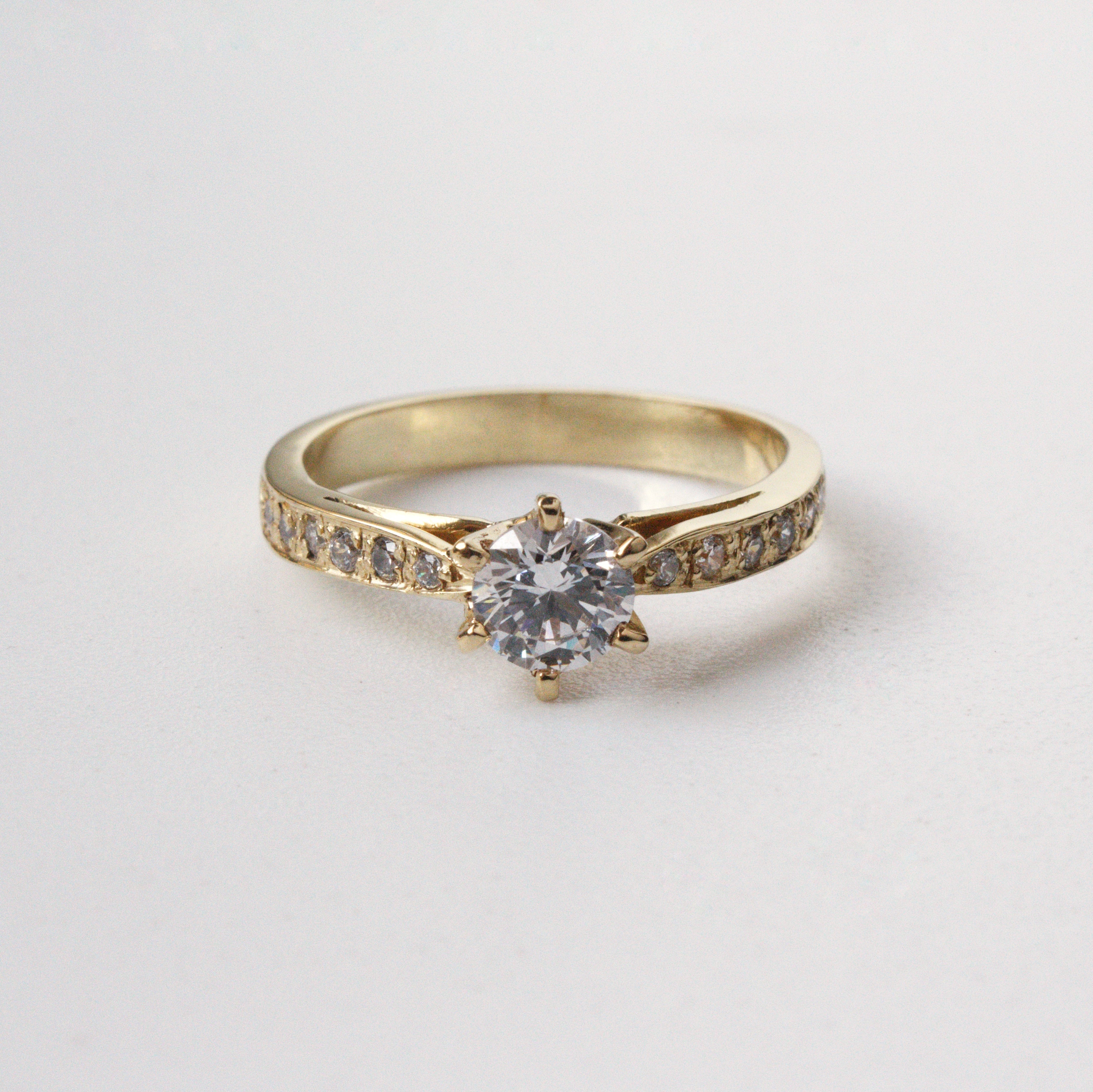 Anillo de Compromiso Eterno en Oro 18k