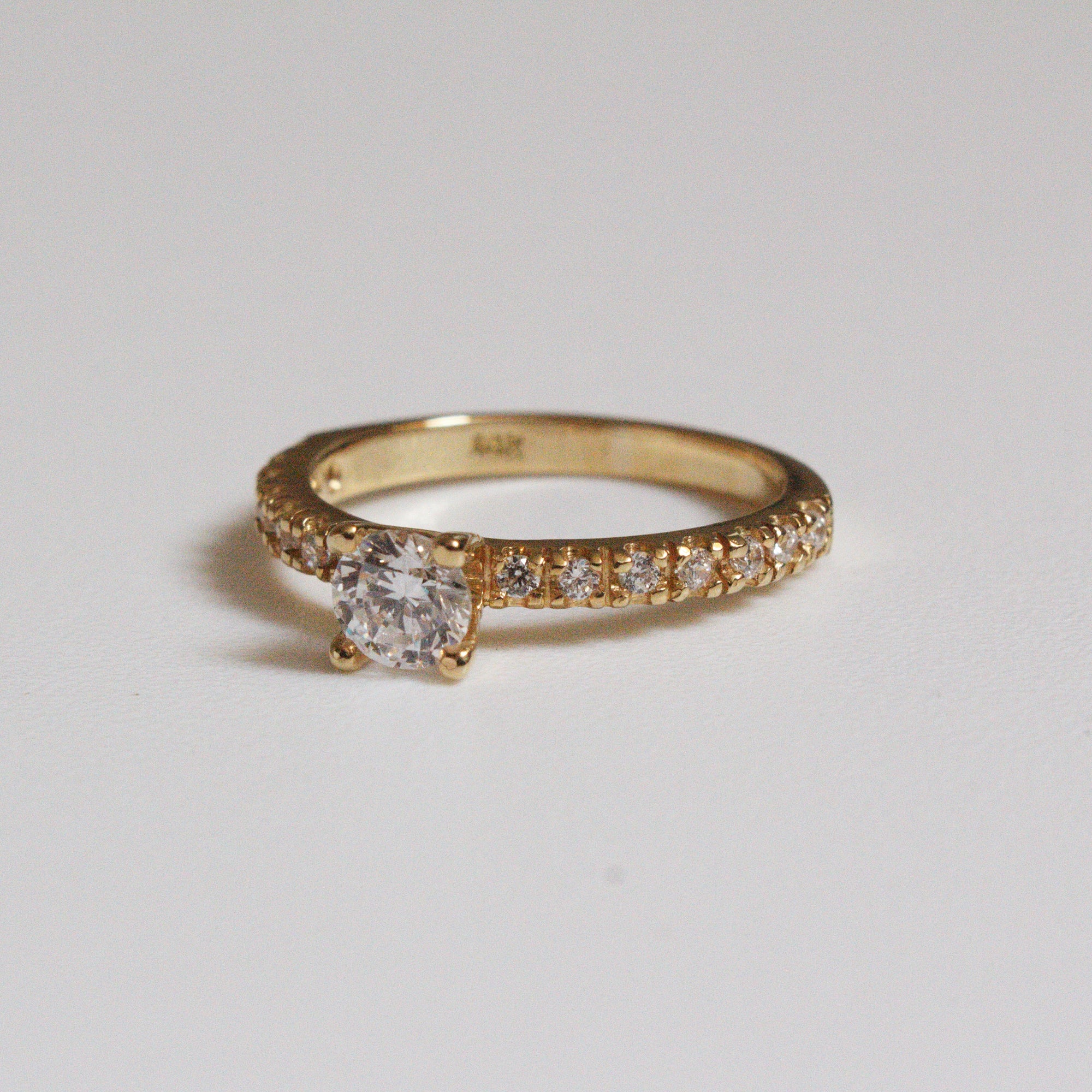 Anillo de Compromiso Annie en Oro 18k