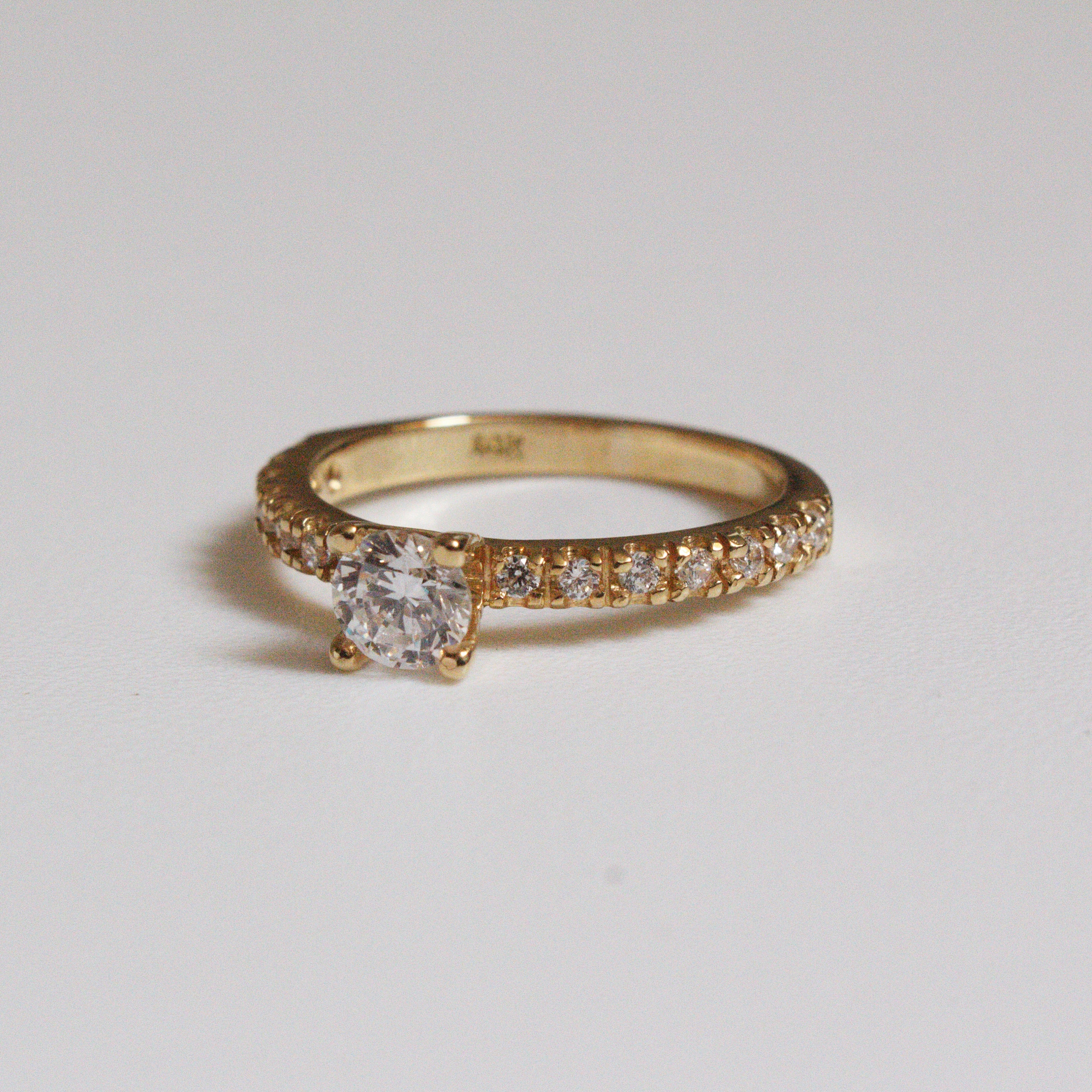 Anillo de Compromiso Annie en Oro 18k