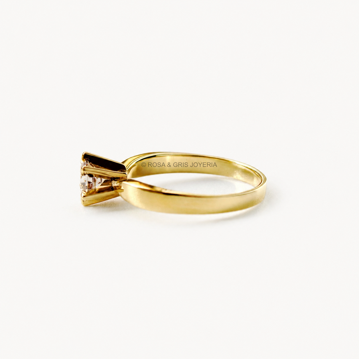 Anillo de Compromiso Bela en Oro 18k