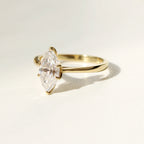Anillo de Compromiso Marquise Slim en Oro 18k