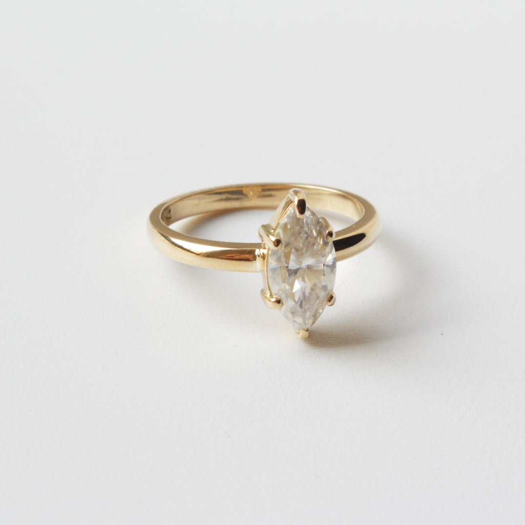 Anillo de Compromiso Marquesa en Oro 18k