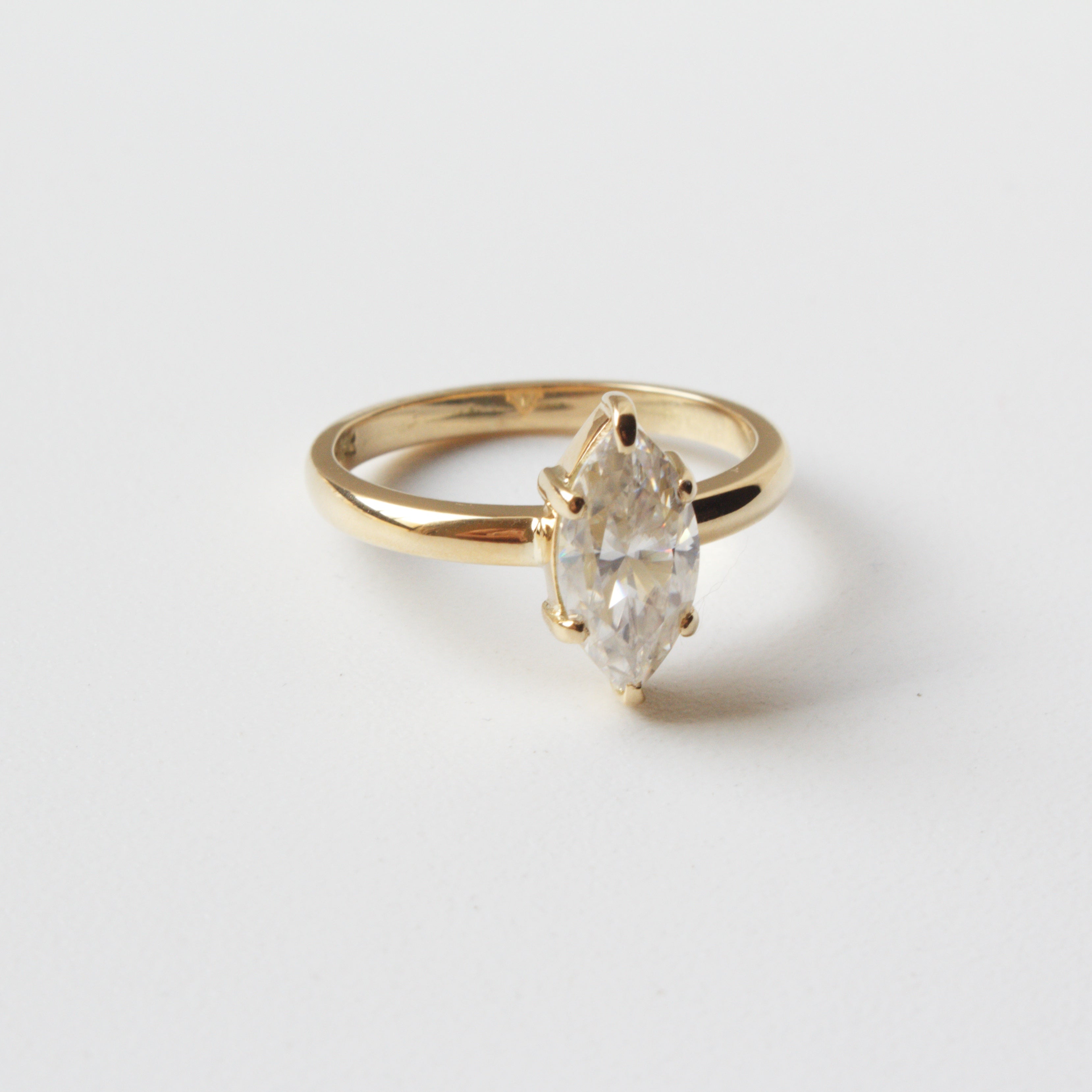Anillo de Compromiso Marquesa en Oro 18k