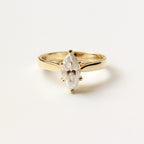 Anillo de Compromiso Marquise Clásico en Oro 18k