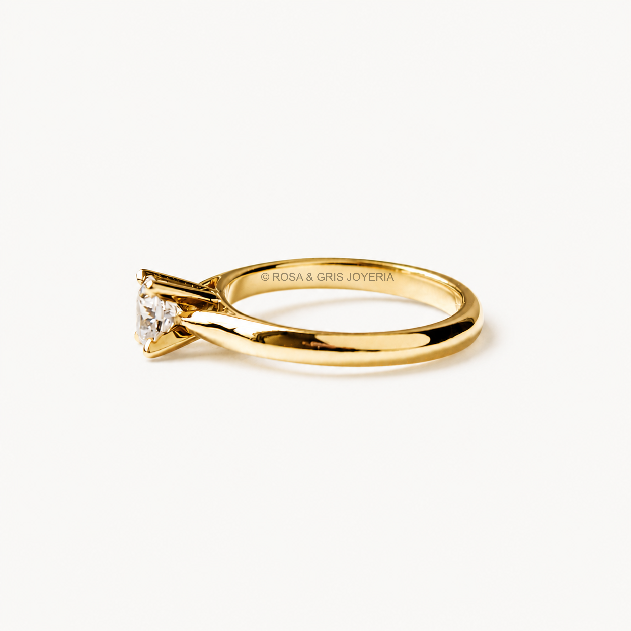 Anillo de Compromiso Clásico en Oro 18k