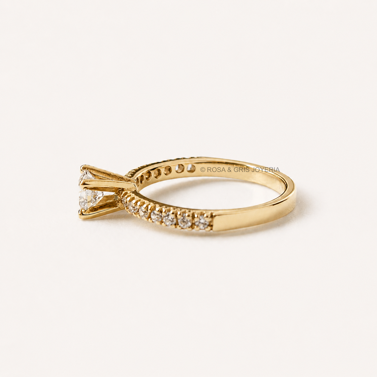 Anillo de Compromiso Annie en Oro 18k