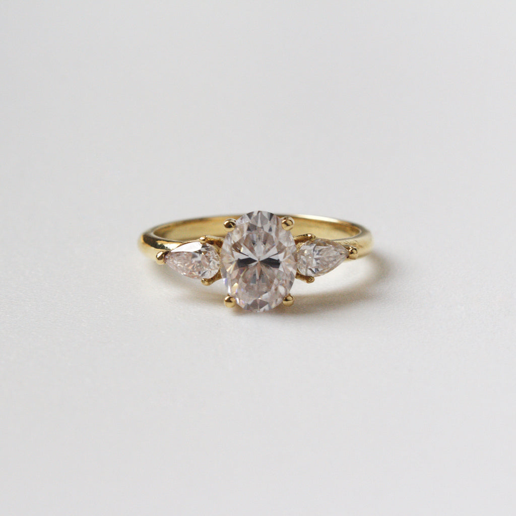 Anillo de Compromiso Oval 2 en Oro 18k