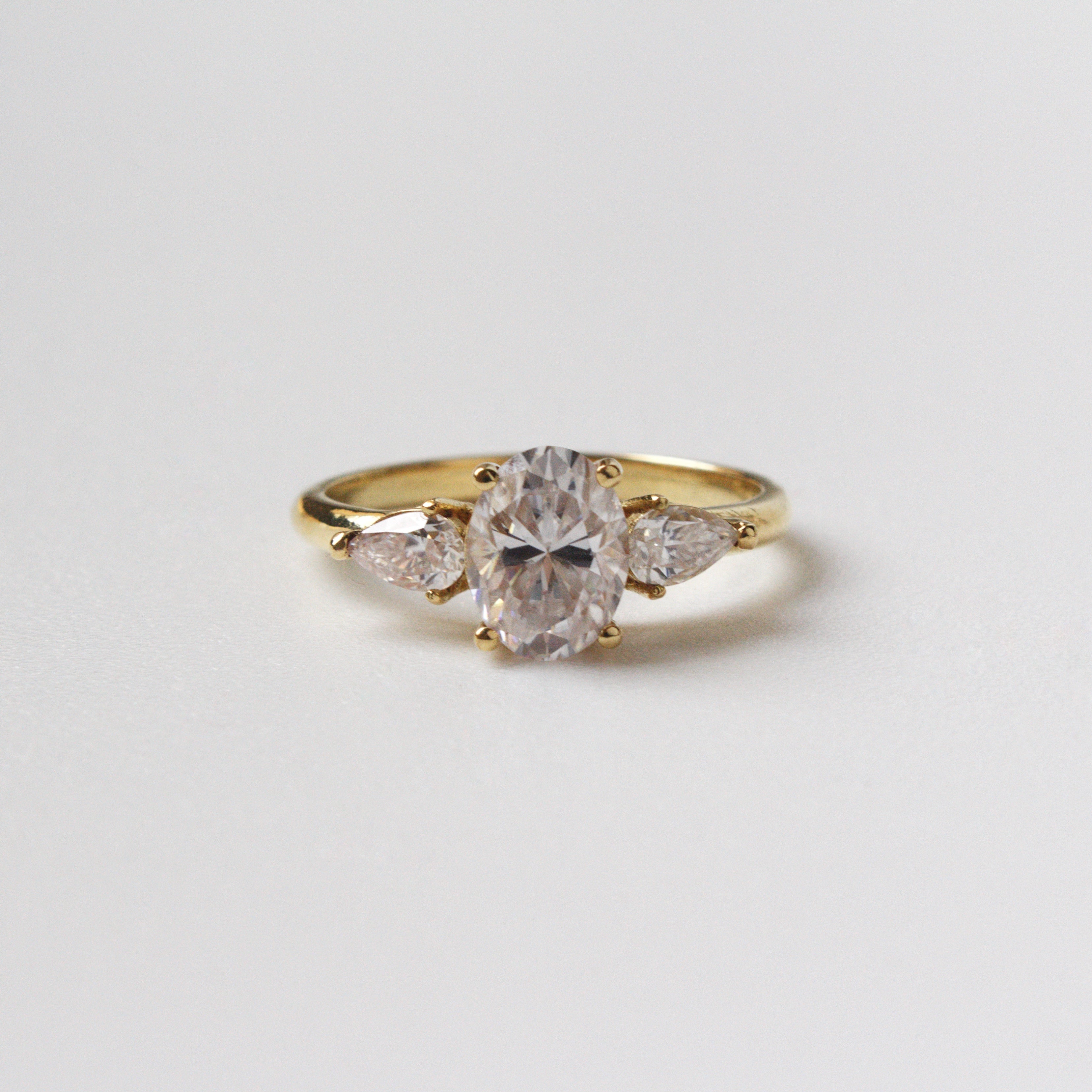 Anillo de Compromiso Oval 2 en Oro 18k