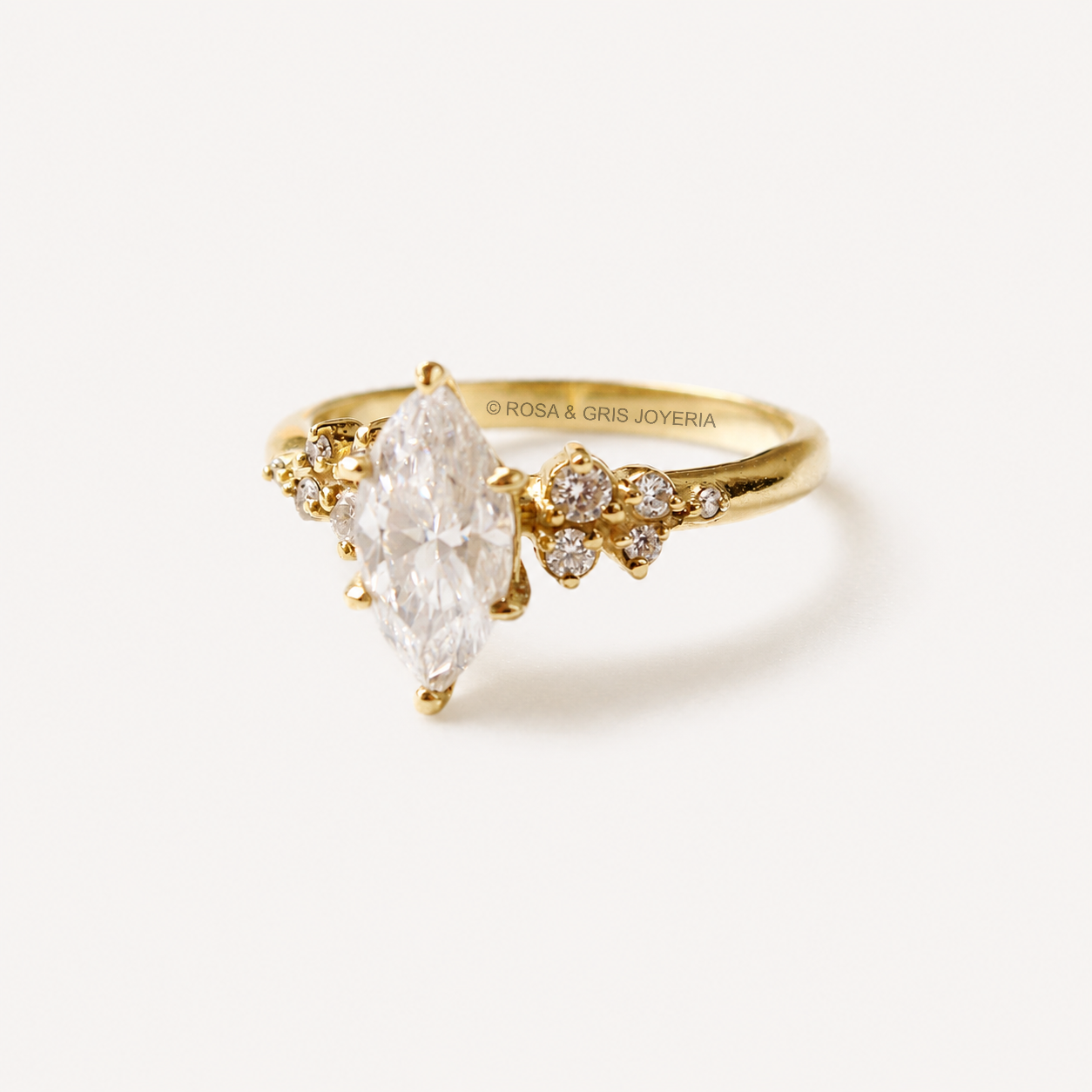 Anillo de Compromiso Serena en Oro 18k
